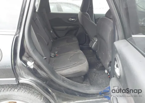 2016 Jeep Cherokee Latitude z USA, uszkodzony, nr VIN 1C4PJMCS2GW120079